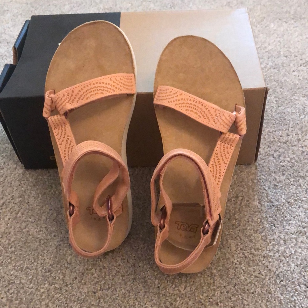 Tevas slip ons